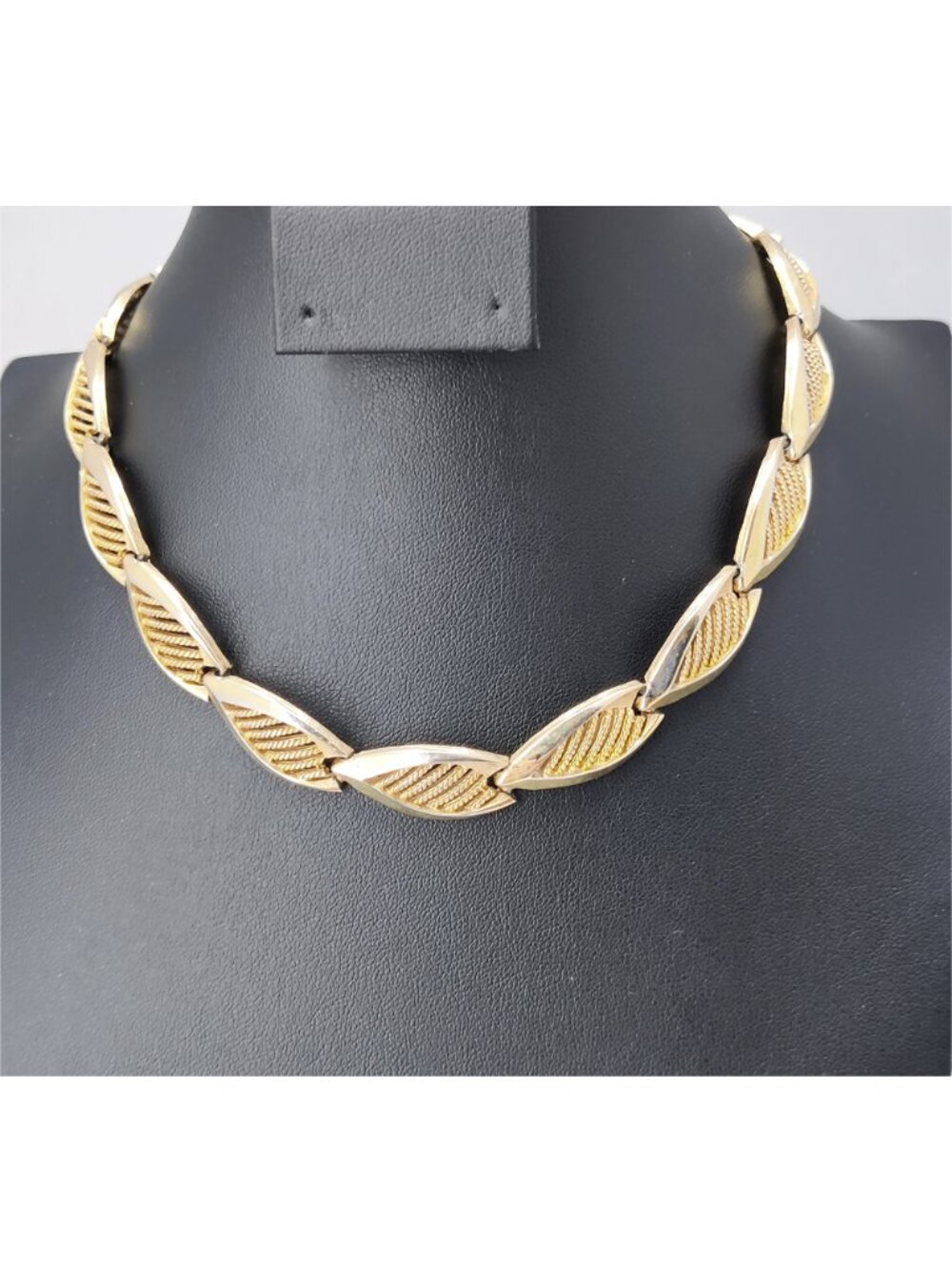 Vintage 50-60s Signed Crown Trifari Gold Trifanium Filagree Leaf Choker Necklace